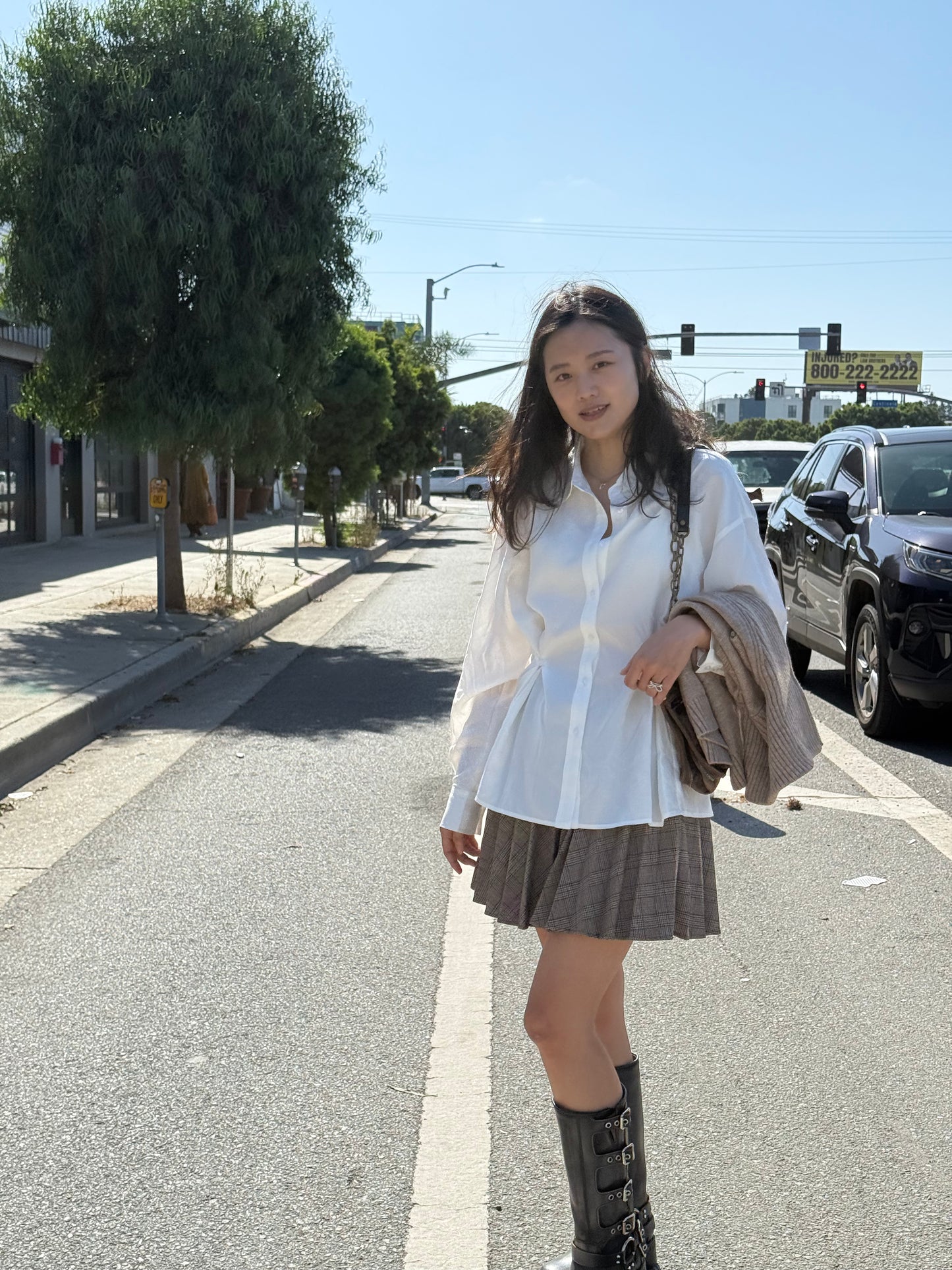 핀턱 버튼 블라우스 (Off White)