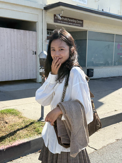 핀턱 버튼 블라우스 (Off White)