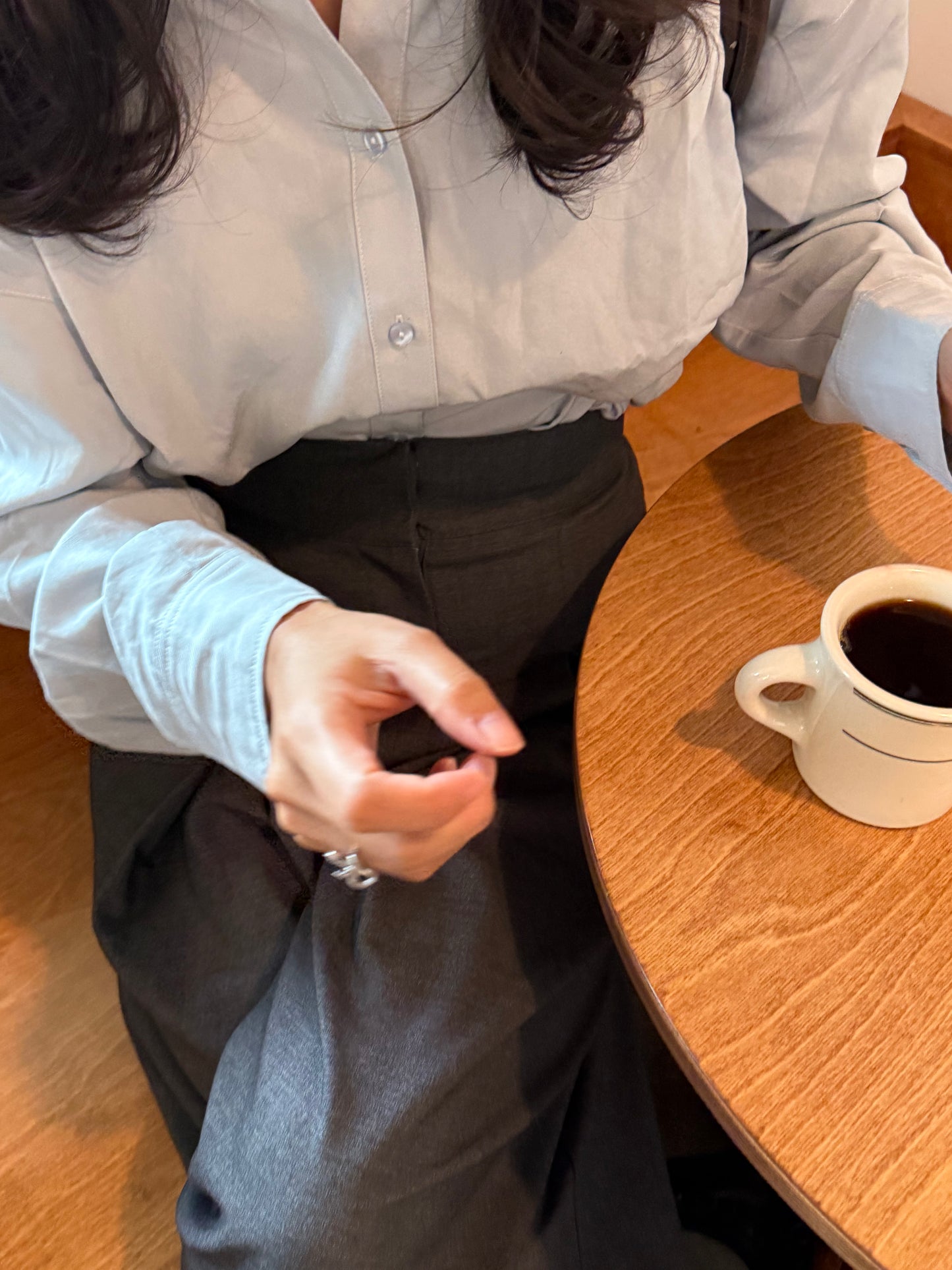 핀턱 버튼 블라우스 (Dusty Blue)