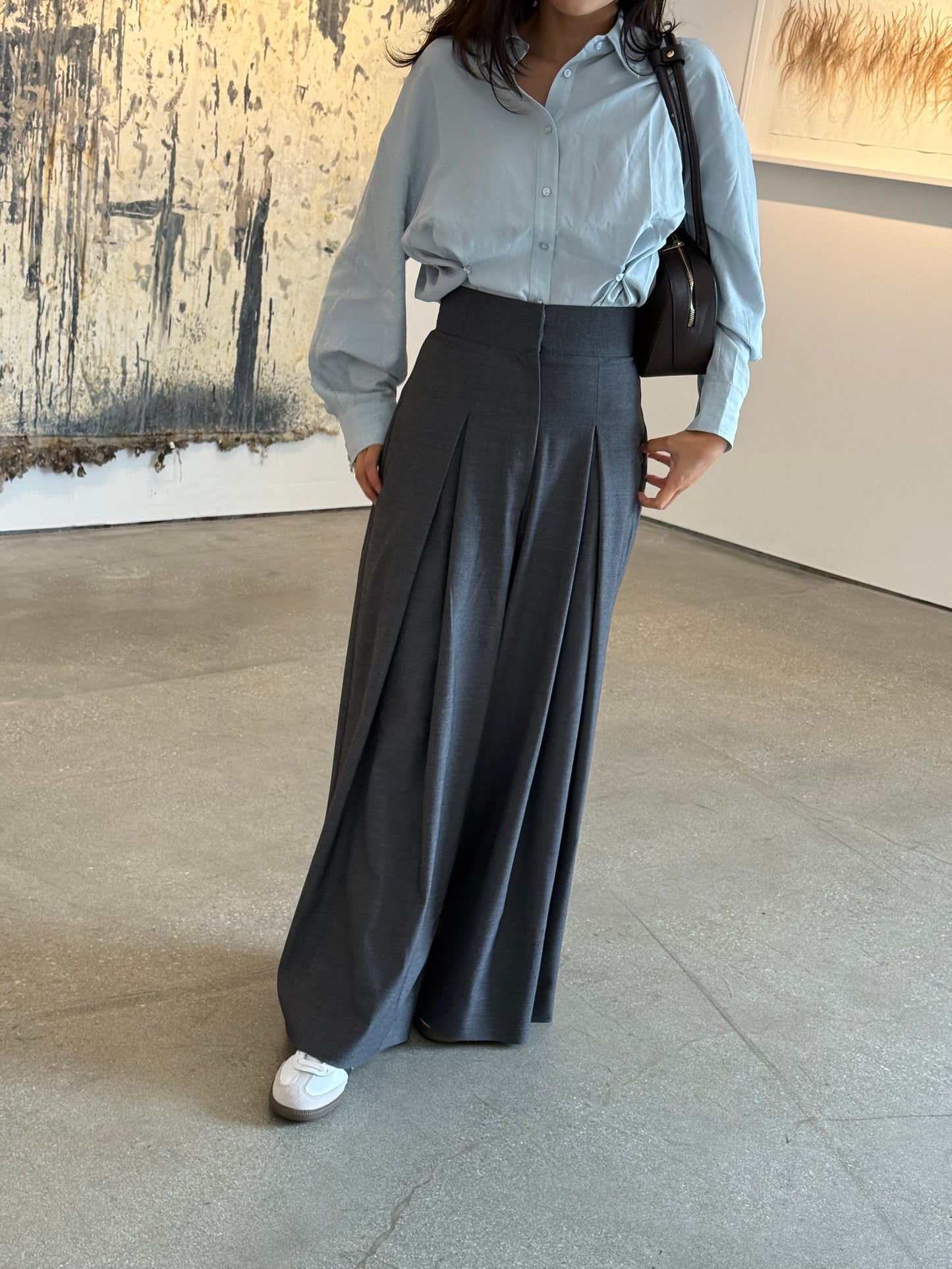 핀턱 버튼 블라우스 (Dusty Blue)