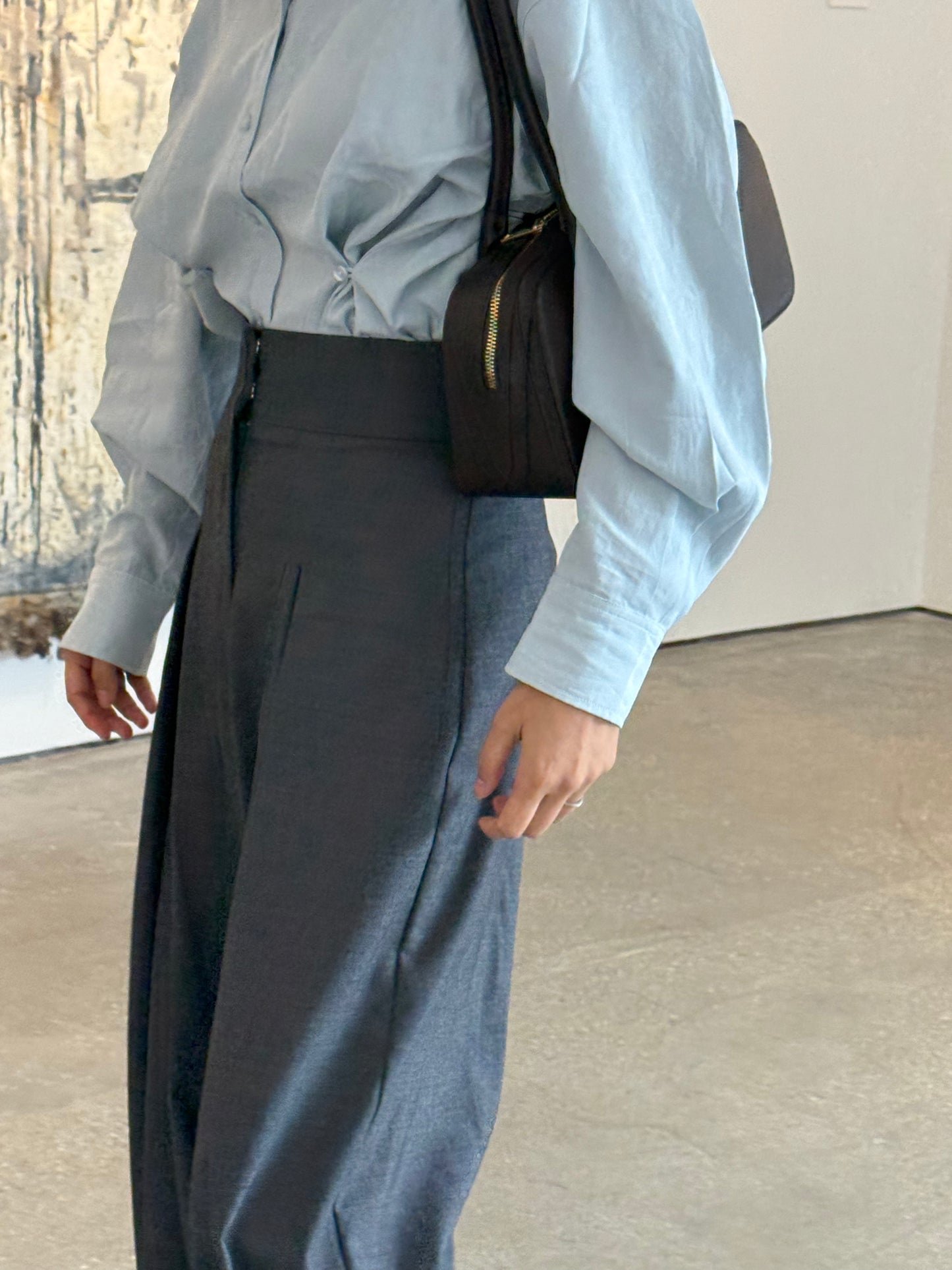 핀턱 버튼 블라우스 (Dusty Blue)